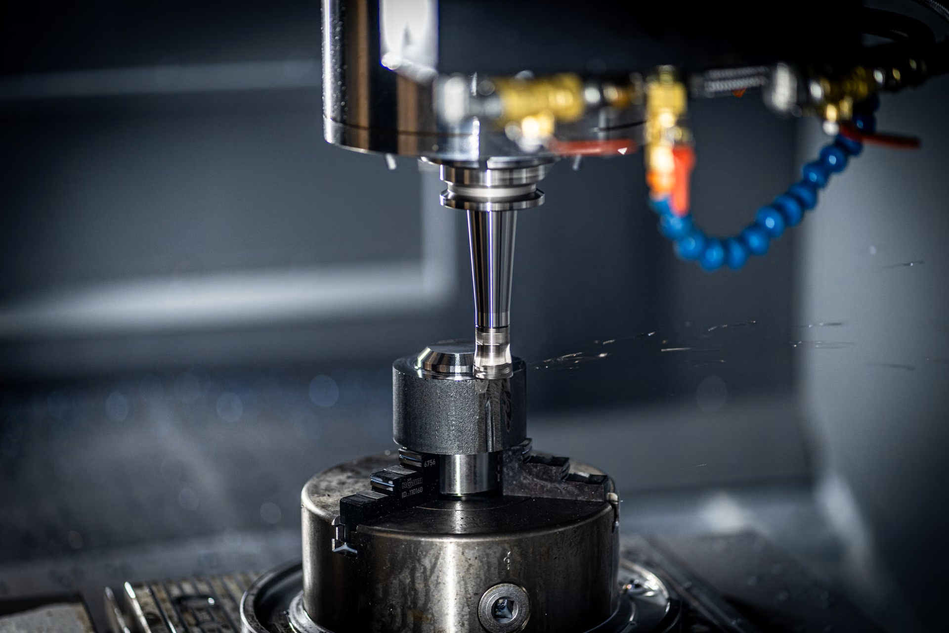 Macchina CNC in azione
